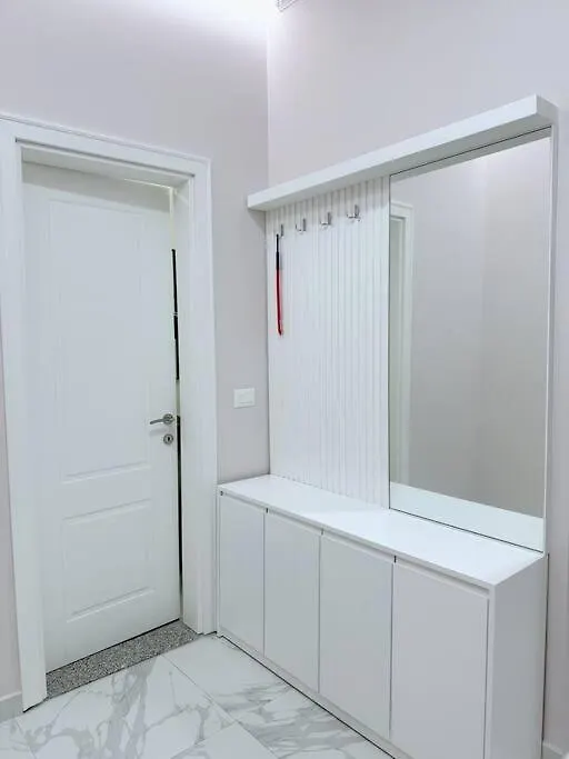 Aem 2 Bedroom Apartment Apt #3 골렘